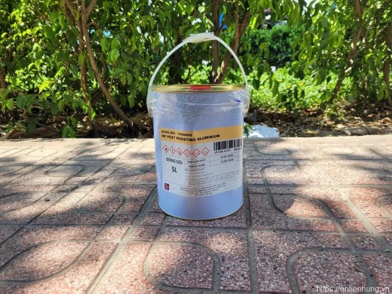 Dung môi sơn chịu nhiệt Nippon thùng 5 lít giá 500.000 vnđ