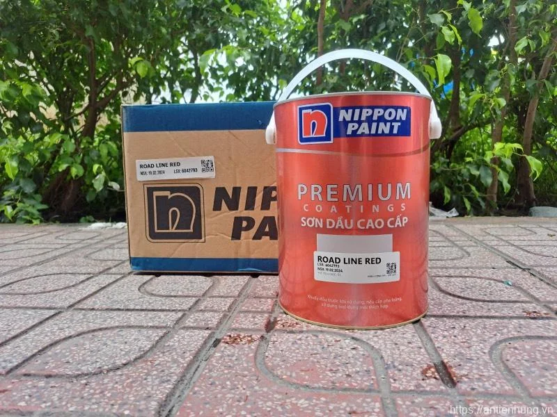 Sơn Vạch Kẻ Đường Nippon Roadline Màu Đỏ