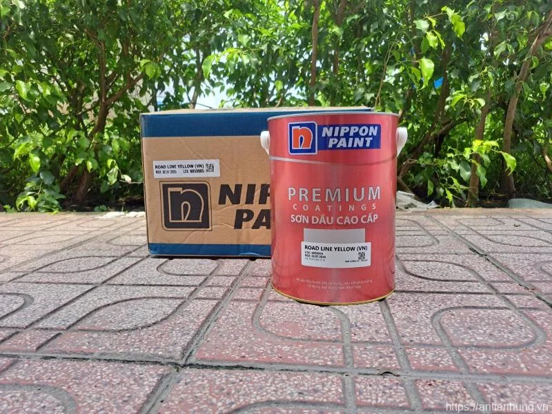 Sơn Vạch Kẻ Đường Nippon Roadline Màu Vàng