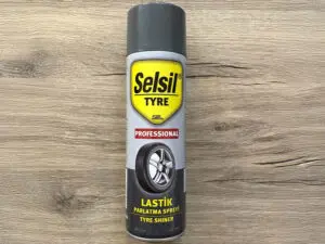 Chai Xịt Selsil Tyre Làm Sạch Và Đánh Bóng Lốp Xe
