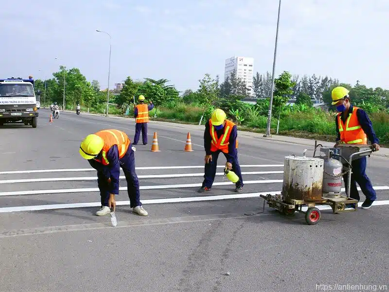 Thi Công Sơn Kẻ Vạch - Kẻ Đường An Tiến Hưng