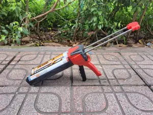 Sản phẩm súng bơm keo cấy thép Unika PE-600EX