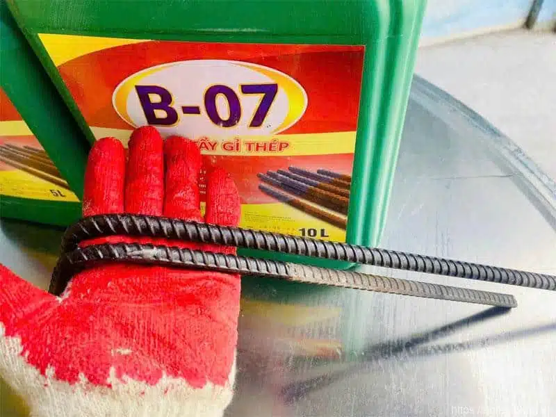 Tẩy gỉ sắt thép nhanh chóng với B-07