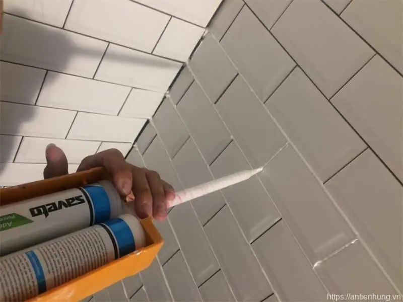 Hình ảnh thi công keo chít mạch epoxy 2 thành phần