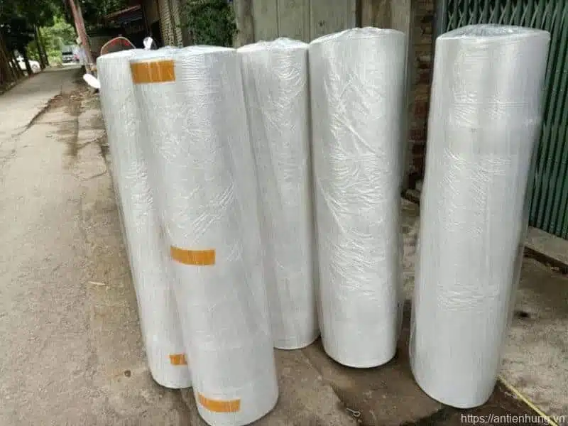 Bạt nilon lót sàn bê tông màu trắng