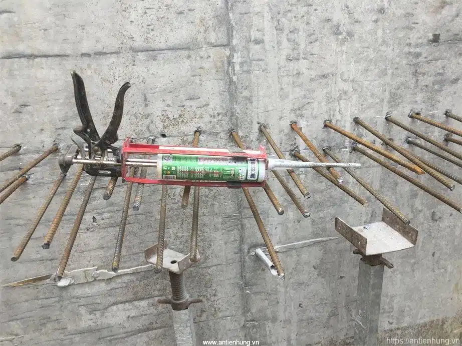 Thi công khoan cấy thép bằng keo cấy thép Bossong BCR 470