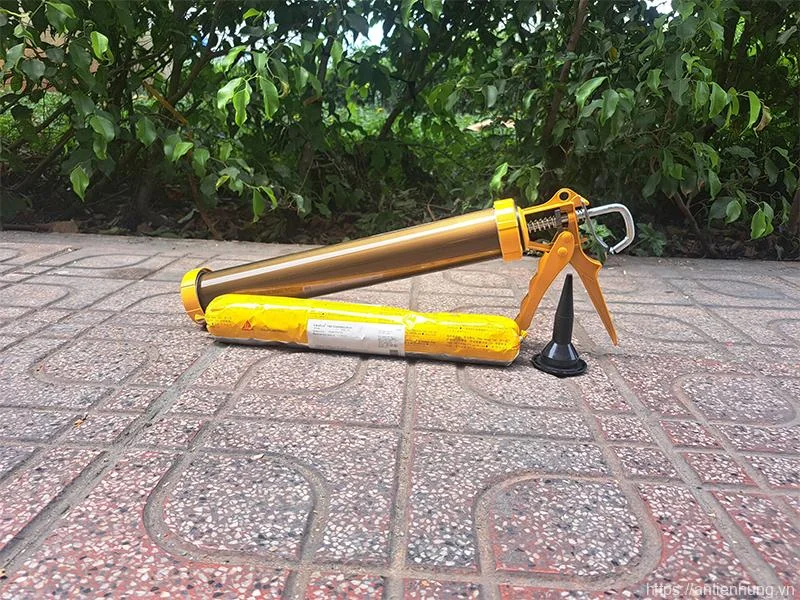Sikaflex 140 Construction kèm súng bắn keo