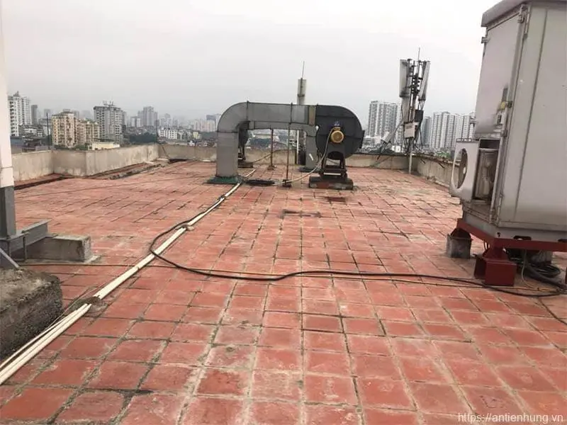Hướng Dẫn Chi Tiết Cách Chống Thấm Sân Thượng Đã Lát Gạch Hiệu Quả