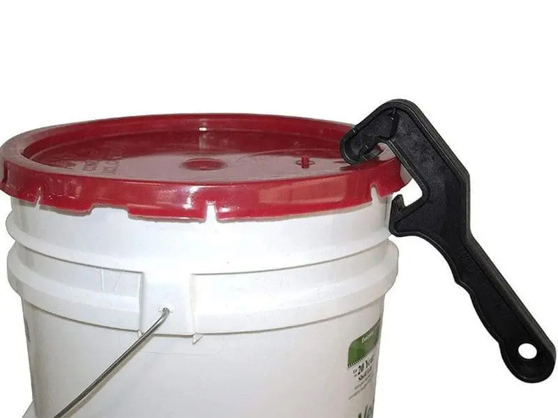 Cách Mở Nắp Thùng Sơn Cực Đơn Giản và Nhanh Chóng