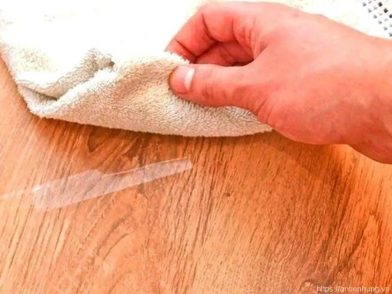 Hướng dẫn cách tẩy vết băng keo dính trên mọi bề mặt