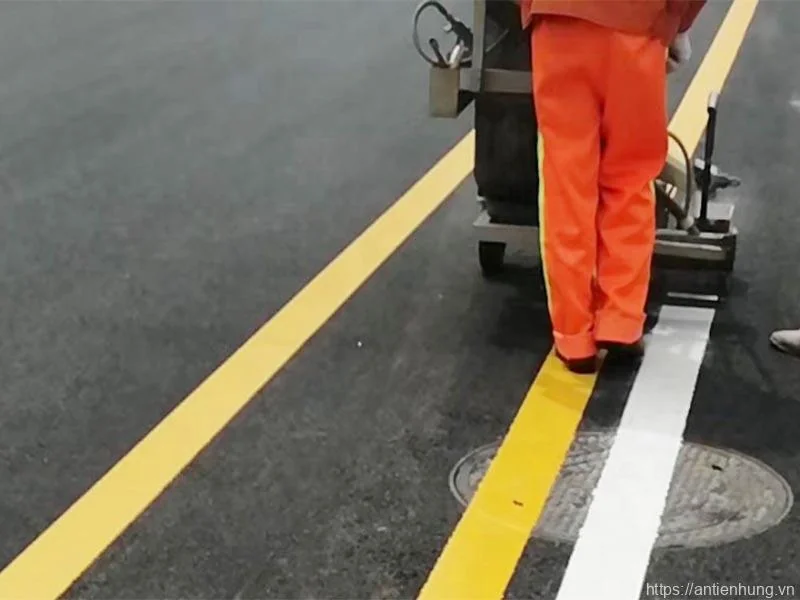 Sơn kẻ vạch Epoxy là gì? Ưu điểm nổi bật và các bước thi công