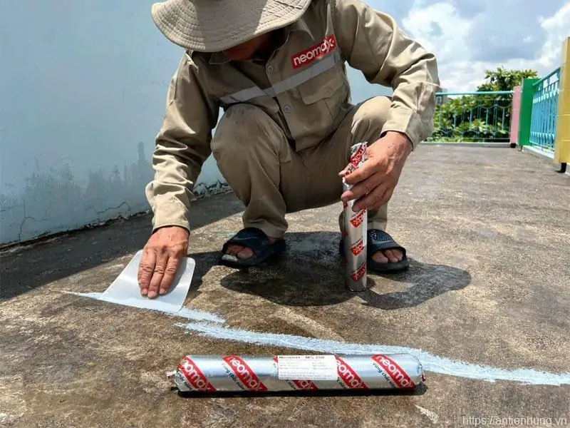 Neomax MS 250: Sản phẩm keo trám khe đáng tin cậy cho các ứng dụng ngoài trời.