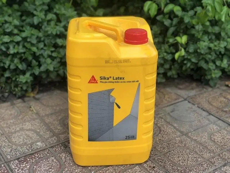 Sika Latex 25L là giải pháp chống thấm và kết nối hiệu quả cho các công trình xây dựng. Sản phẩm có dạng lỏng màu trắng sữa, dễ dàng sử dụng và thi công.