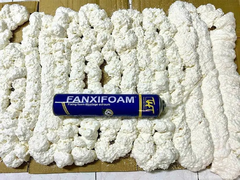 Hình ảnh thi công Keo Xịt Bọt Nở Pu Foam Giá Rẻ Fanxifoam 750ml
