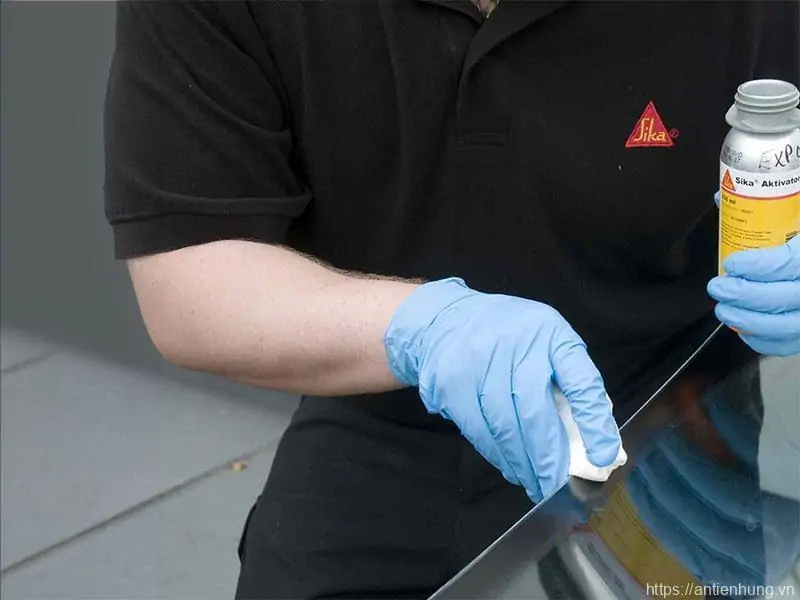 Hình ảnh thi công Sika Aktivator-205