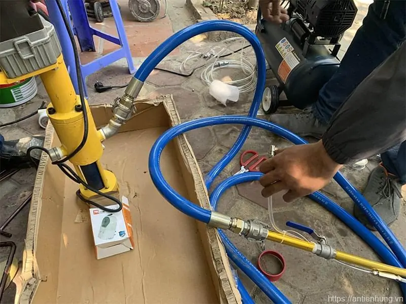 Máy phun chống thấm 2 thành phần BF890